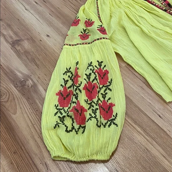 ❤️ HOST PICK ❤️ FREE PEOPLE embroidered cotton gauze peasant top with tassels M - Picture 7 of 14